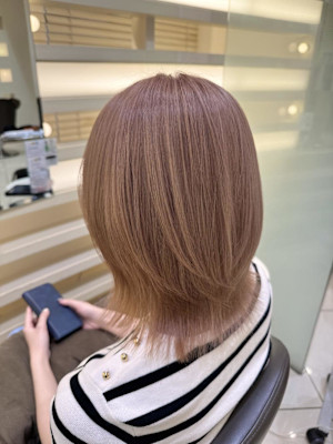 くすみベージュ