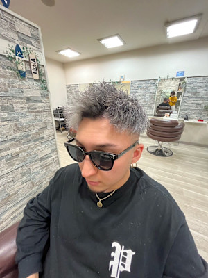 メンズショート×シルバーカラー×トリートメント
