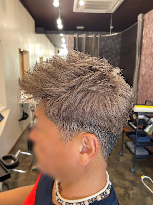 【渋くキマる、大人の魅力を引き出す】スモーキーグレージュ