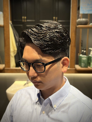 メンズ　パーマ　刈り上げ　フェード