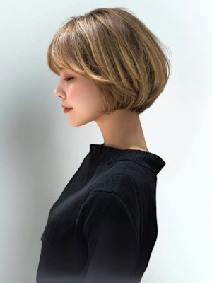 ブリーチ ブロンドベージュ 顔周りカット ショートボブ 艶髪