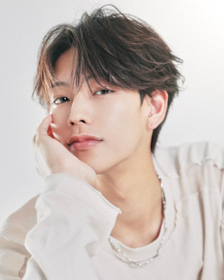 アンニュイフェザーセンターパート