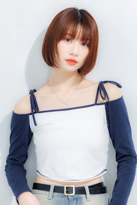 ミニウルフ×顔周りレイヤーボブ