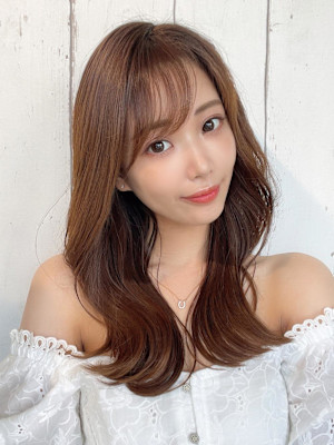 大人かわいいくびれヘアセミロング × ミルクティーベージュ