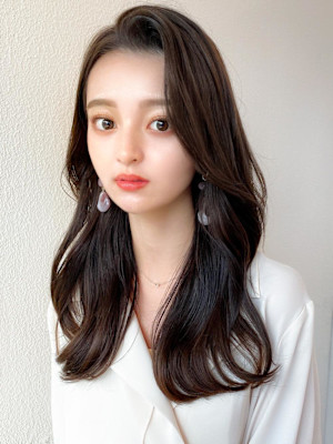 大人かわいいくびれヘアセミロング × ミルクティーベージュ