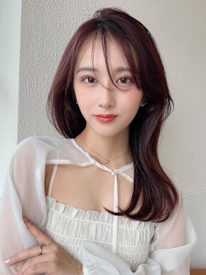 30代小顔に見えるくびれヘアレイヤー × オリーブグレージュ