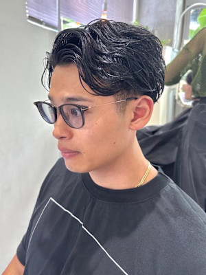 【 刈り上げセンターパート　】