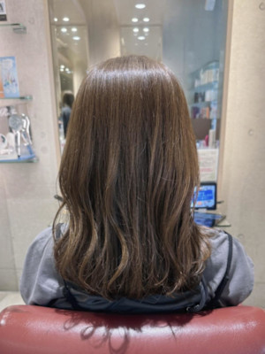 オリーブベージュでつくる大人の抜け感ヘア