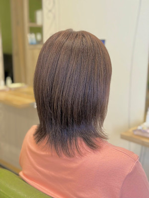 動きと透明感で魅せる【大人のグレイカラー】