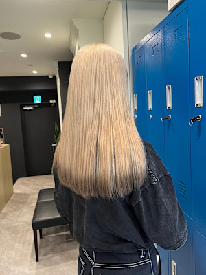 ホワイトブロンドカラー