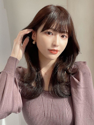 暗髪でも出せるこなれ感フェイスレイヤー×ナチュラルセミロング