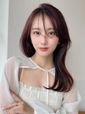 暗髪でも出せるこなれ感フェイスレイヤー×ナチュラルセミロング