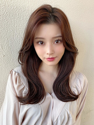 暗髪でも出せるこなれ感フェイスレイヤー×ナチュラルセミロング