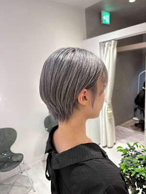 グレーカラーハイトーンショートカットシルバーカラー