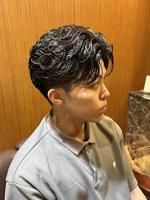 銀座　理容室　ナチュラルセンターパート