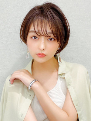 30代40代に人気の大人かわいい前髪ありのくびれショート
