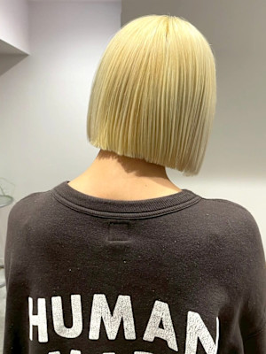 切りっぱなしボブ 髪質改善 ブリーチ ショートボブ 20代