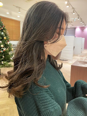 オリーブアッシュ 顔周りカット 韓国風ヘア レイヤーカット 