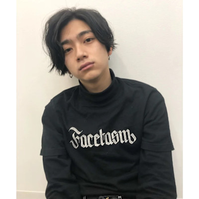 スーツ短髪ツーブロック束感モテる黒髪シークレットパーマ流行