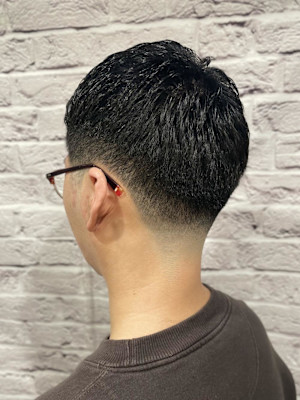 テーパーフェードアップバングショート