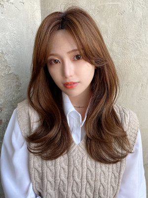 大人かわいいくびれヘアセミロング × ミルクティーベージュ