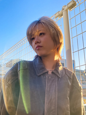 ウルフカット ハイトーンカラー ミディアムウルフ