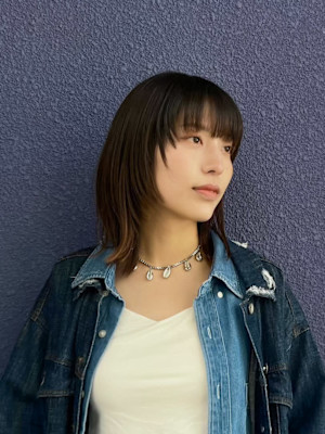 ミディアムウルフ レイヤーカット 顔周りレイヤー