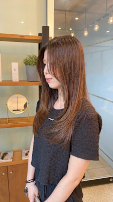 セミロングレイヤー×ベージュカラー