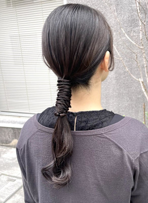 ロング黒髪タイトローポニー