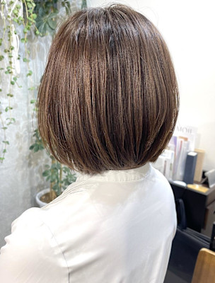 ナチュラルベージュ丸みショートボブ