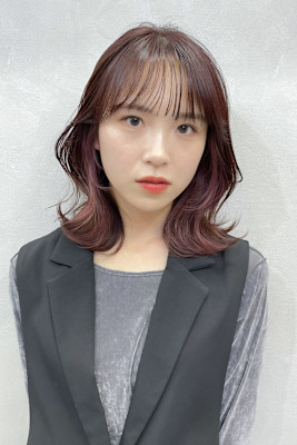 ひし形フォルムで魅せる、くびれミディアムレイヤー