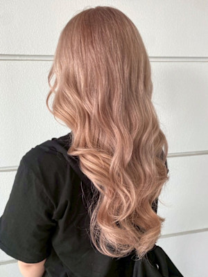 ピンクベージュ ハイトーン ロング 巻き髪 ダブルカラー