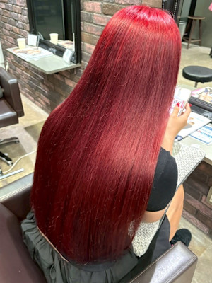 ハイトーンカラー レッド ケアブリーチ ツヤ髪 ロング
