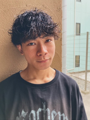 大きく動く緩めの【シャドウパーマ】で大人っぽく仕上げる！