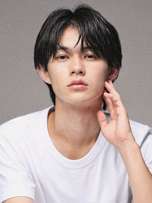 ナチュラル毛流れセンターパート