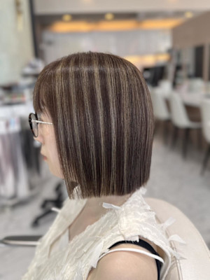 切りっぱなしボブ／ストレートパーマ／ハイライト