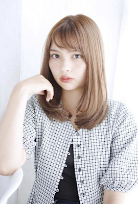 シースルーバングのAラインストレート