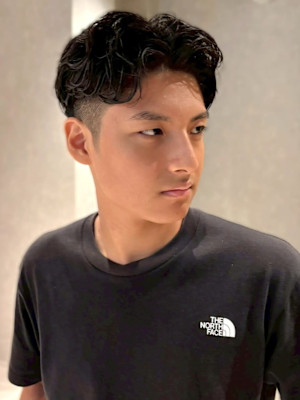 アップバング ツーブロック フェザーパーマ センターパート