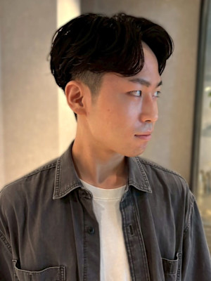 センターパート フェザーパーマ ツーブロック 韓国風パーマ