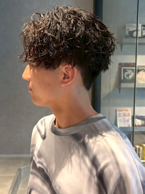 ツイストパーマ 束感 センターパート ツーブロック