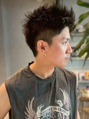 スパイキーショート アップバング 20代 ツーブロック