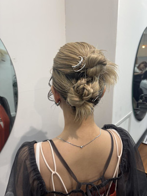 ボブヘアアレンジ/ツインシニヨンアレンジ/カチモリヘア