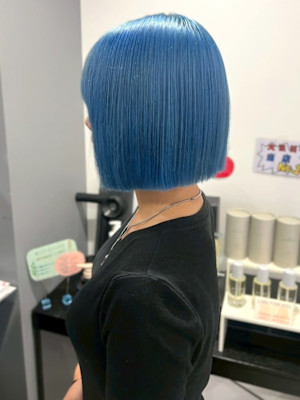 切りっぱなしボブ ダブルカラー ブルーカラー 顔周りカット 