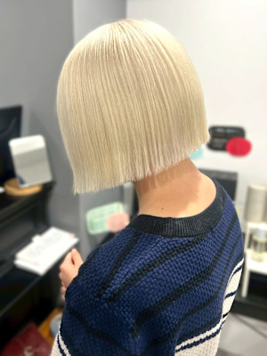 ブリーチ 切りっぱなしボブ 丸みボブ ブロンド 髪質改善 