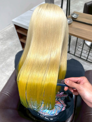 20代　デザインカラー ブリーチ 髪質改善 裾カラー 