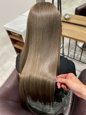 オリーブベージュ アッシュ 髪質改善 艶髪 縮毛矯正 20代