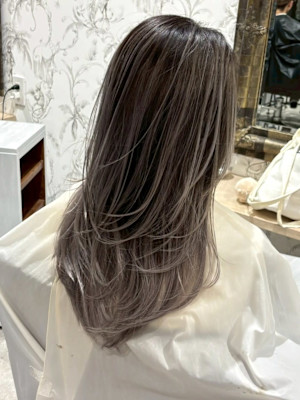 ハイライト　グレージュ レイヤーカット バレイヤージュ 