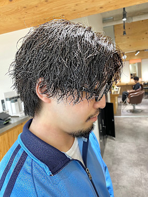 センターパートツイストスパイラルパーマ波巻きパーマ