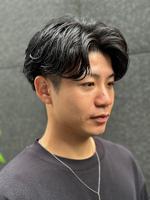 刈り上げセンターパートパートニュアンスパーマフェザーパーマ