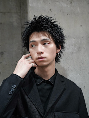 スパイキーショートツイストスパイキーフェザーアップバング